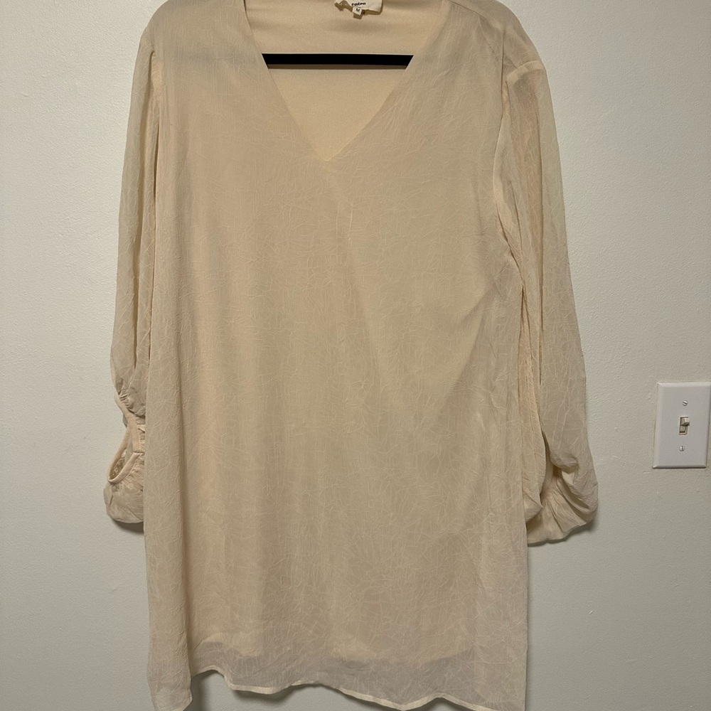 Entro Cream V-Neck Chifon Dress